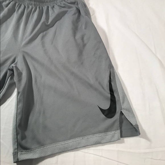 Men’s Nike Dri-Fit Swoosh Logo Graphic Shorts Size Small - Picture 2 of 7